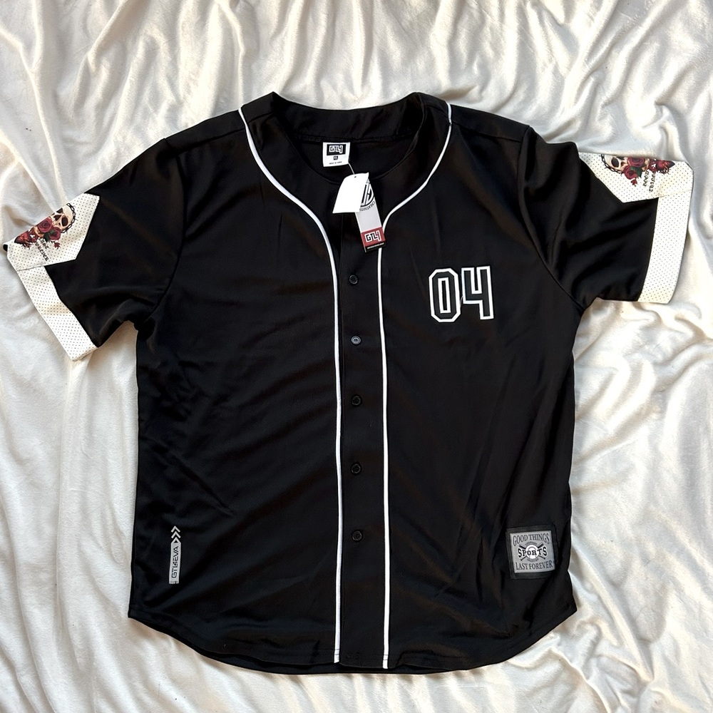 GTL4 baseball jersey style NWT with skull decal on both sleeves mesh material